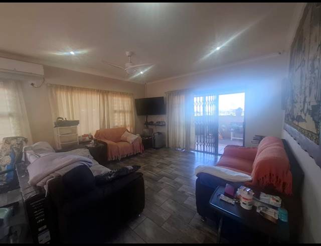 4 BEDROOM HOUSE FOR SALE IN MARGATE BEACH